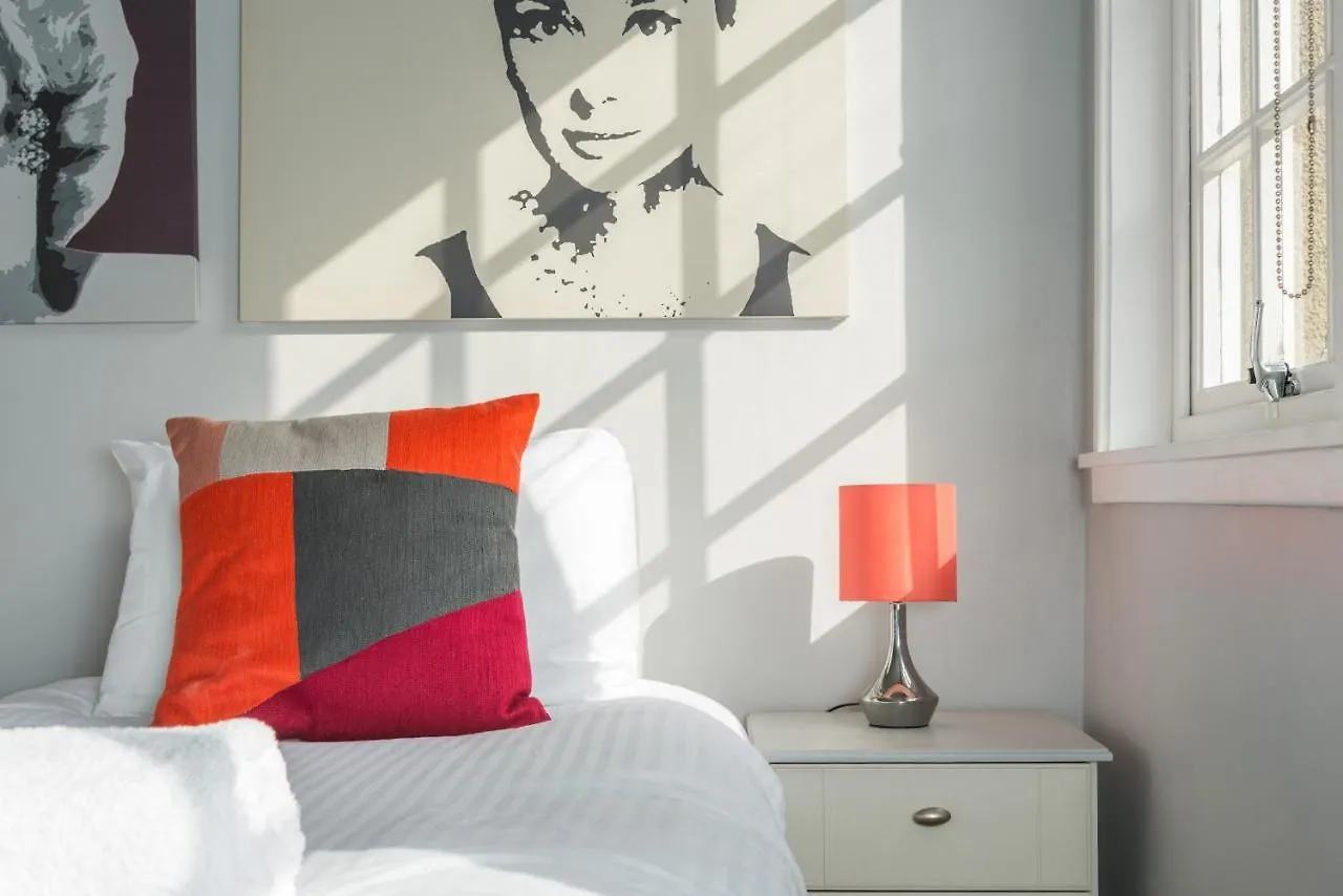 Royal Mile Modern Apartment Edinburgh 0*,  United Kingdom